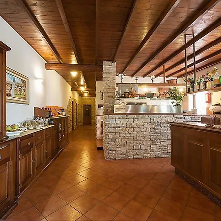 Plestina Ristorante Pizzeria 호텔